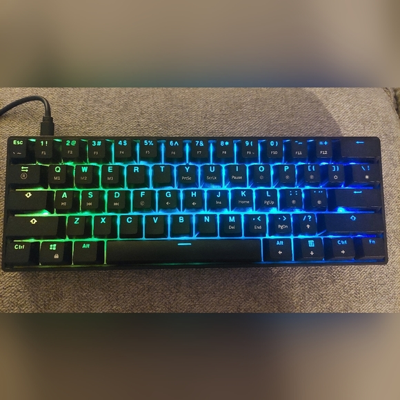 60% keyboard geek61 yellow switches - Picture 2 of 5